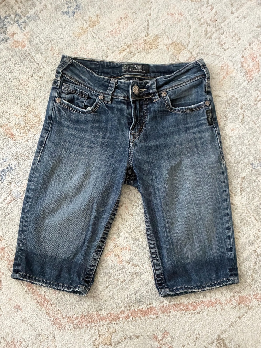 Bermuda Y2K Style Silver Jeans Co. Dark Denim Suki Streetwear Shorts Size 26